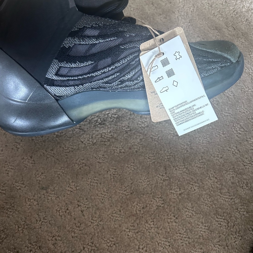 Yeezy Boost - Picture 4 of 4